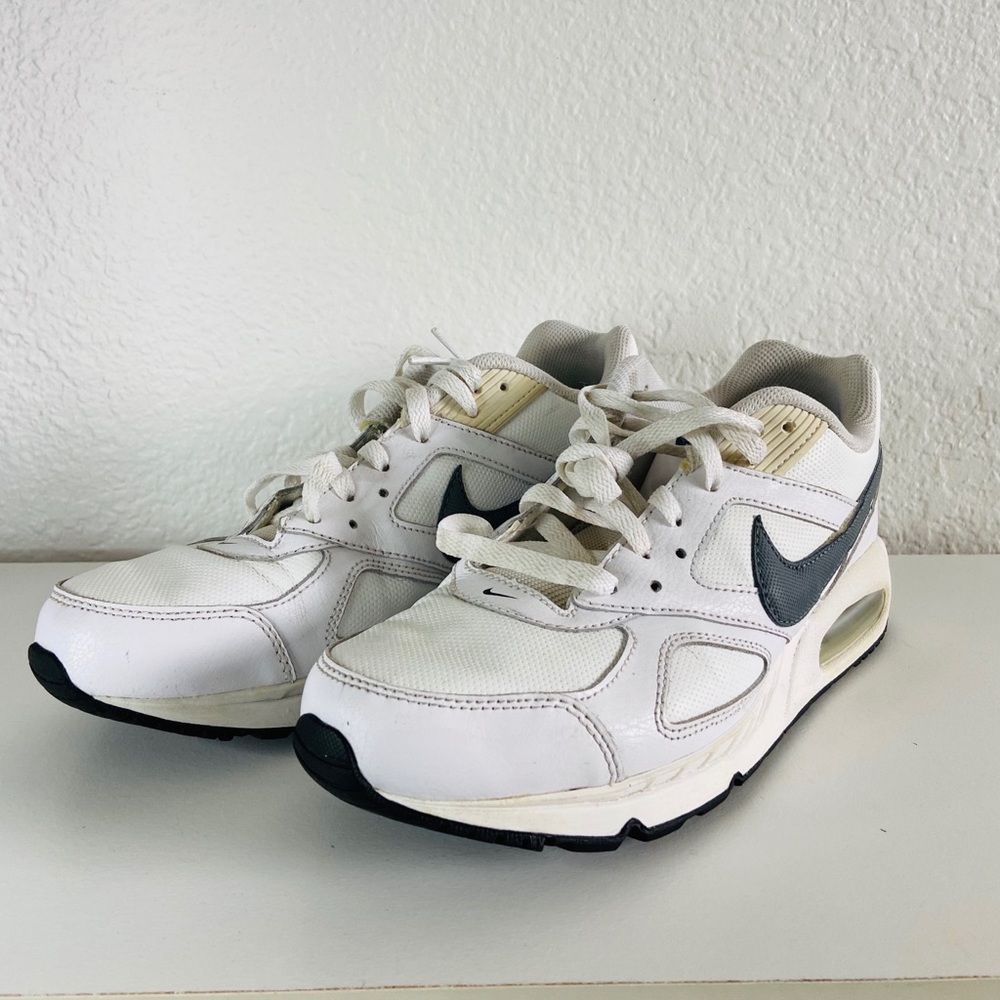 Men’s Nike Air Max IVO LTR Athletic shoe 8.5